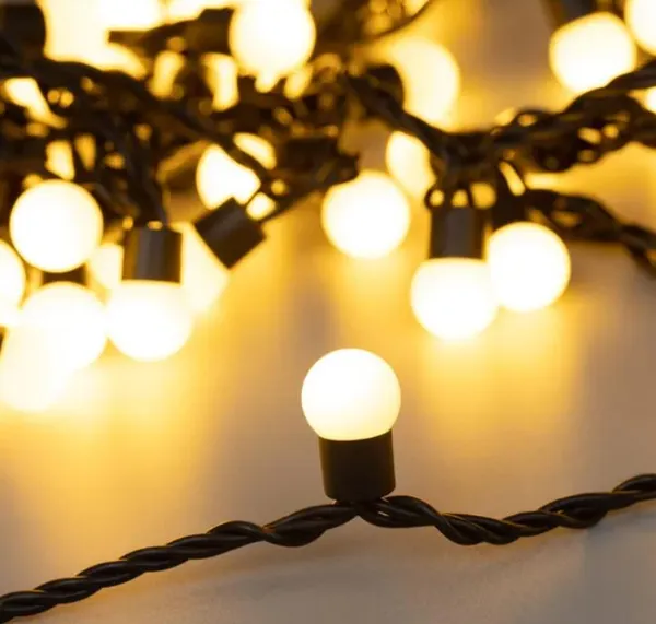 Гірлянда на 7 м., 40 LED діодів кульок 18 мм, дріт гнучкий чорний, світіння Біле тепле від 220В (На ялинку, штору, вікно, стіну)