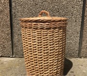 Плетений кошик з кришкою для сміття та паперових рушників