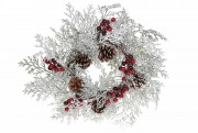 Декоративный венок Bon из заснеженной хвои, шишек и красных ягод, 40см 879-209