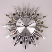 Часы металлические с стразами Flora D-40 см. 8717