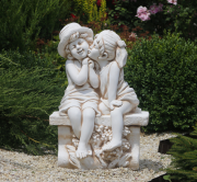 Садова фігура Пара, що цілується на лавочці Present 65х45х35 см ССП12211 Крем