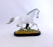 Статуэтка Present Конь на скаку белый 33*24*12 SM00573A