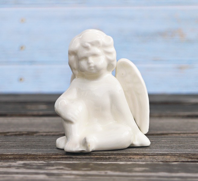 Фигурка задумчивый ангелочек сидящий Леандра h8cm Present 1007706-3 Белый