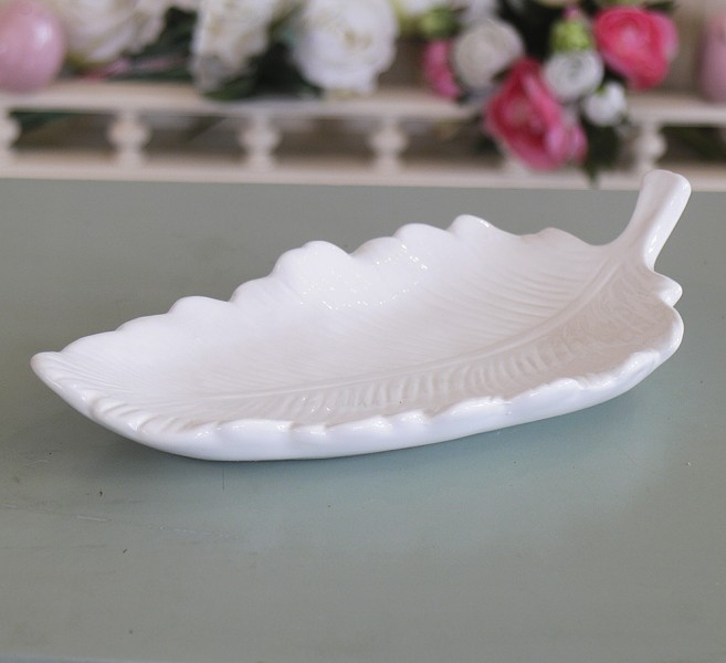 Декоративная тарелка — перо Мили керамика L21см Present 3914900-1 белый