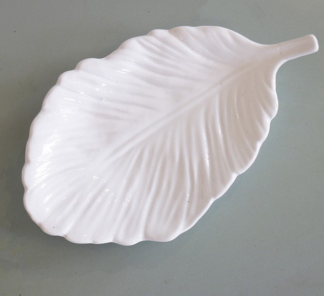 Декоративное блюдо — перо Мили  керамика L21см Present 3914900-1 белый