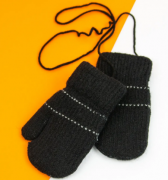 Детские перчатки для мальчика на XS зимние на веревочке (арт. 21-7-19а) черные