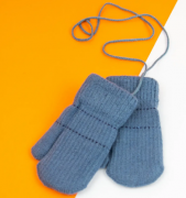 Детские перчатки для мальчика на XS зимние на веревочке (арт. 21-7-19а) светло синий
