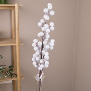 Искусственная декоративная ветка с белыми ягодами в блестках  4630 (60см)
