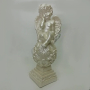 Фігура для декору Ангел на кулі 36 см (1008) Білий