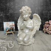 Статуэтка Ангелочек молится на коленях 