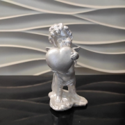 Декоративна гіпсова фігурка Ангелочок із серцем 14 см (1016) Білий